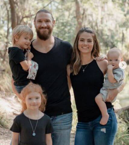 Bob Lee daughter Sara Lee with her husband Wesley Blake and children.